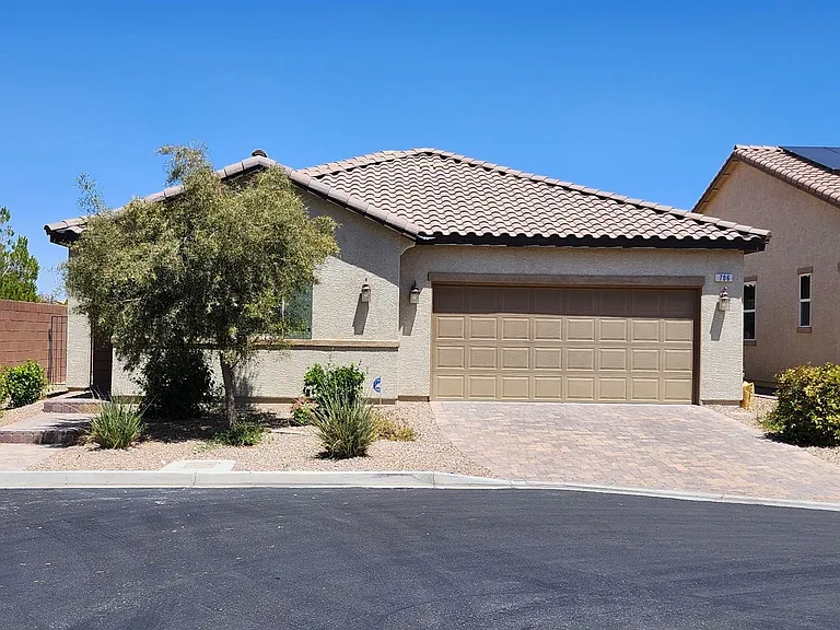 706 Topocoba St — Photo 1