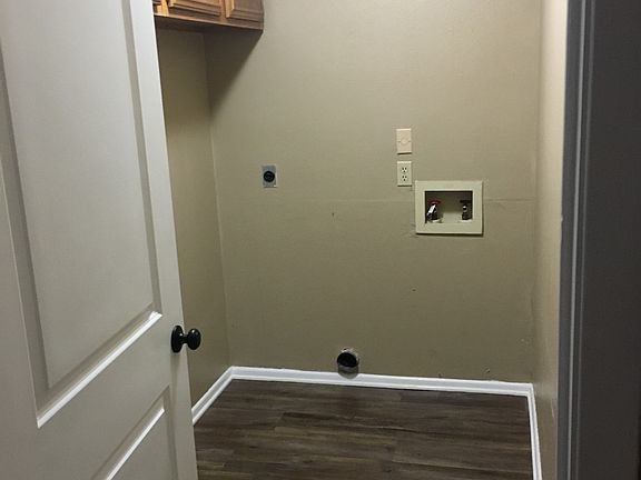 3rd image of 332 Crownhill Dr