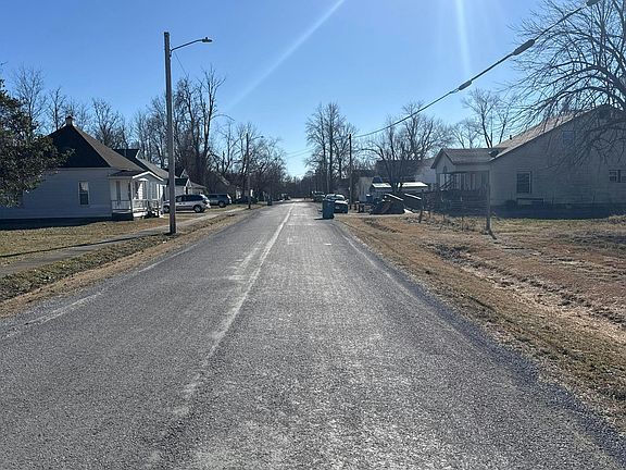 5th image of 211 N Seba St