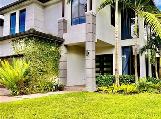 16002 SW 136th Way, Miami, FL 33196