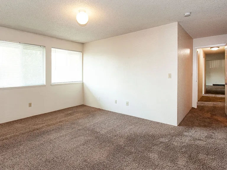 Lakeside Apartments — Photo 58