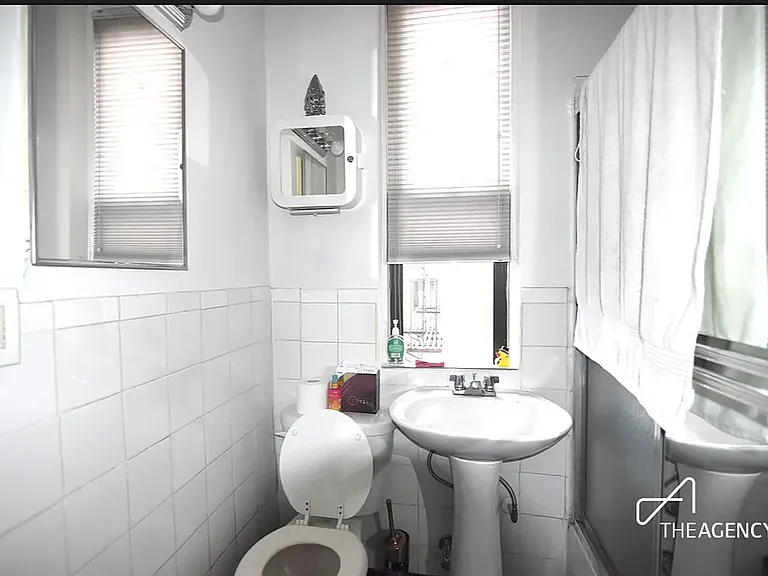 139 Russell St #2R — Photo 7