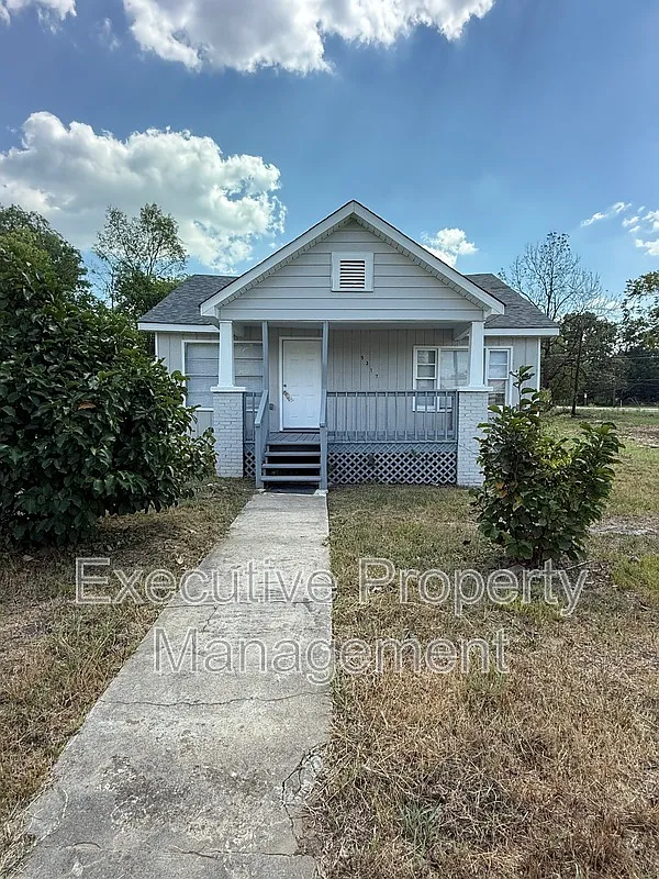 6 bed, 2.0 bath, 1930 sqft, $1,595 — Photo 1