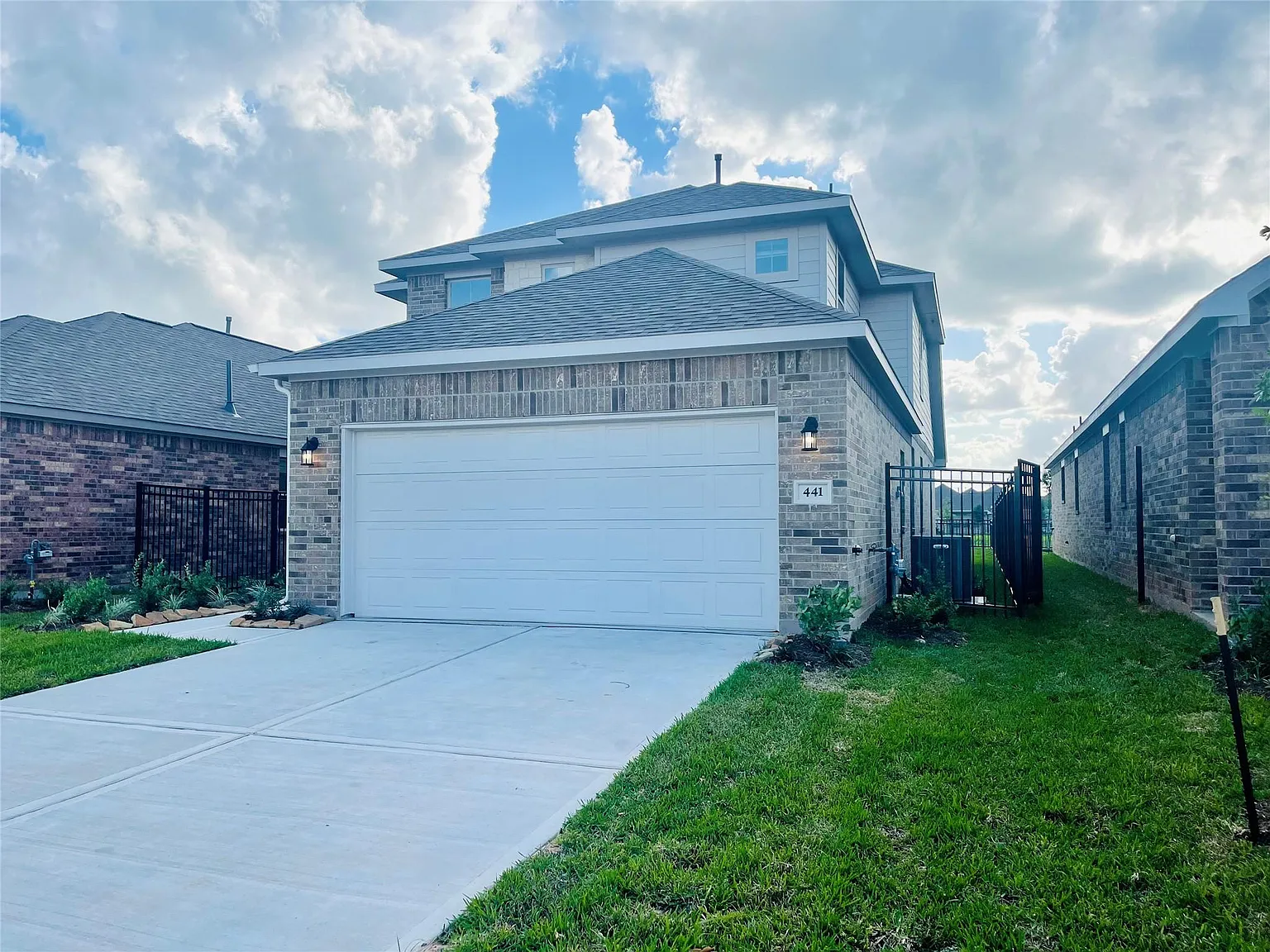 3 bed, 2.5 bath, 1988 sqft, $2,250 — Photo 2
