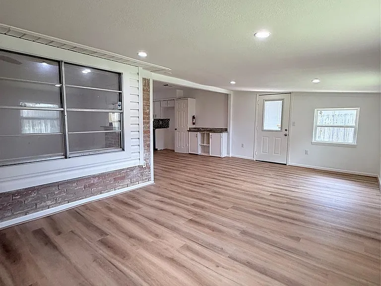 12214 Corona Ln — Photo 6