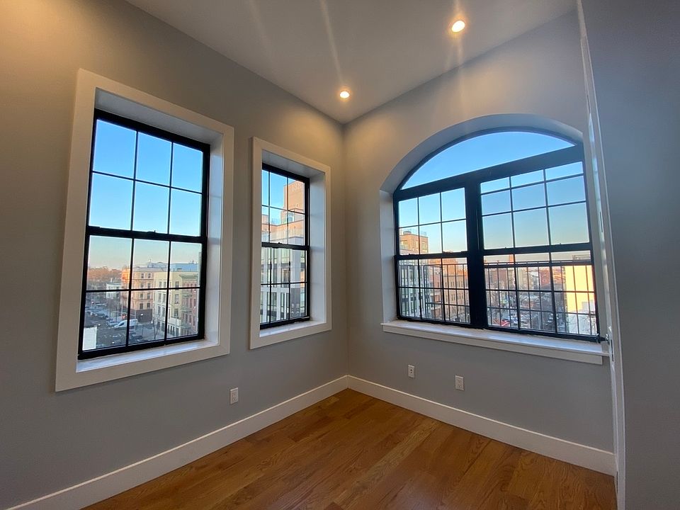 1st image of 196 Montrose Ave #3LL