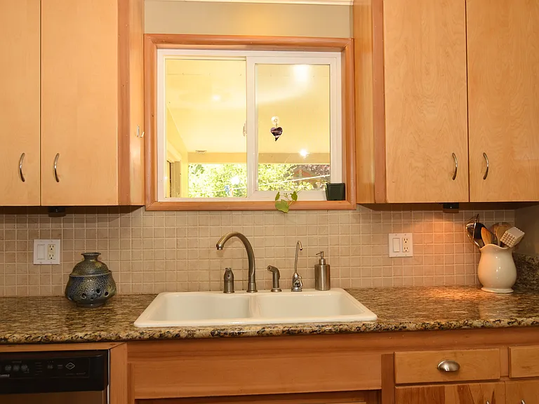 2352 NW Dixon St — Photo 3