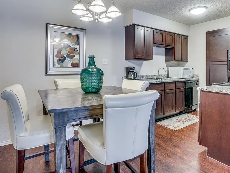 Stoneridge Apartments — Photo 2