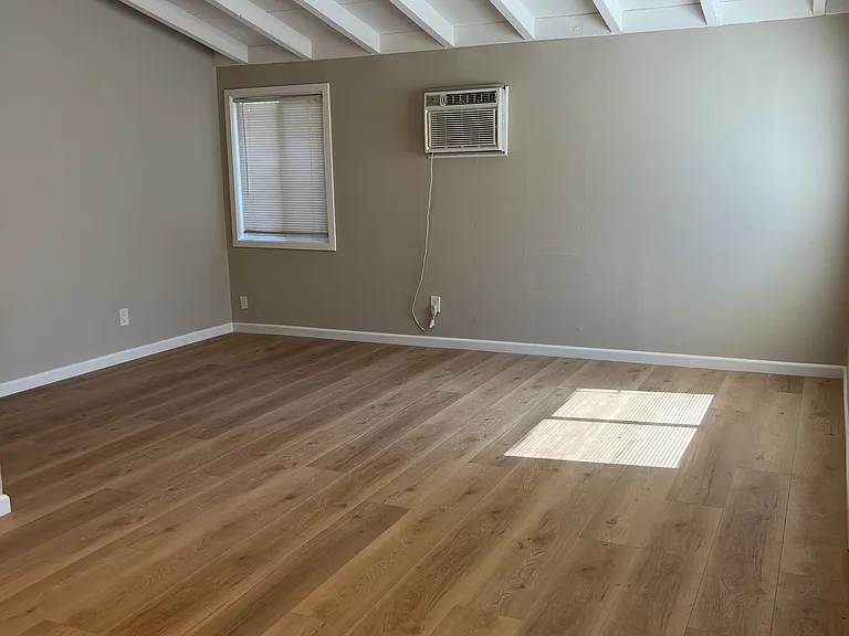 922 W Grand Blvd — Photo 5