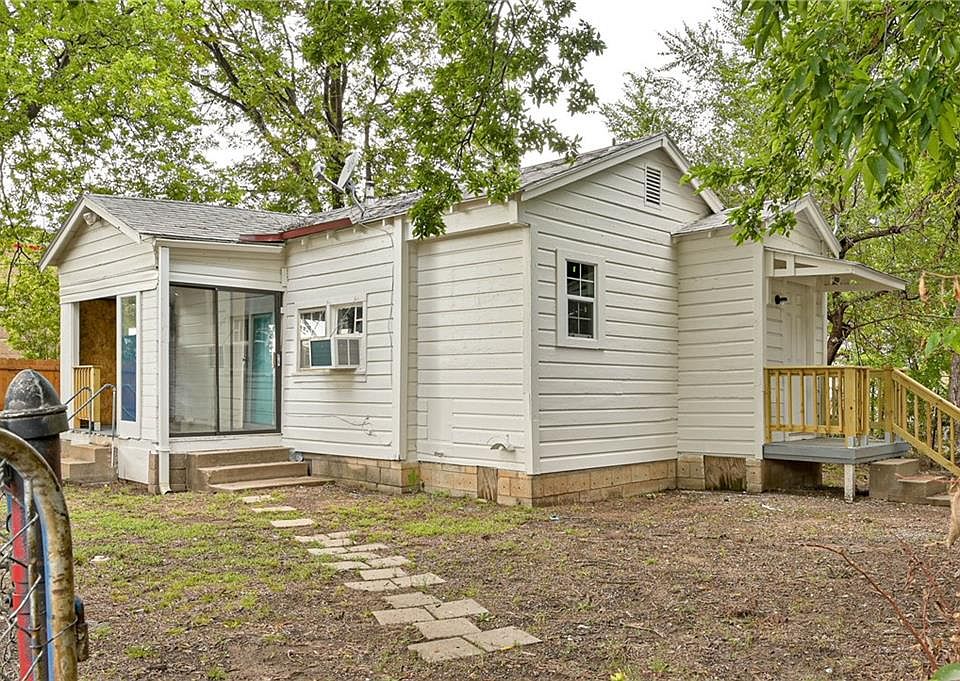 1st image of 821 SW 31st St #1/2