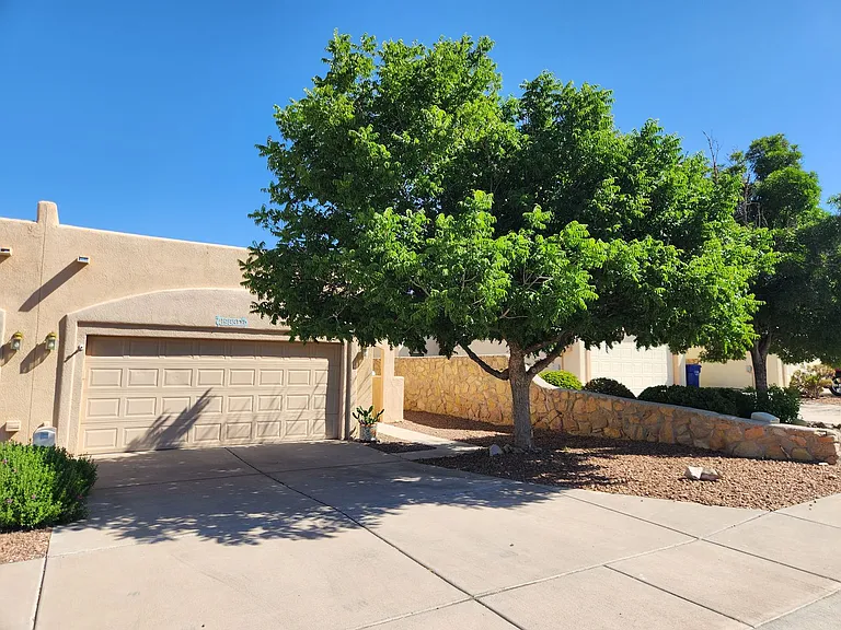 1983 Pinetrail St — Photo 2