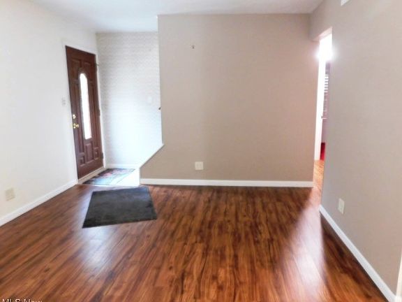 3rd image of 4319 W 191st St