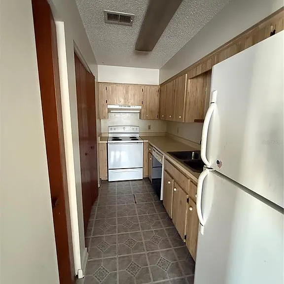 3032 SE 5th Ter #F — Photo 5