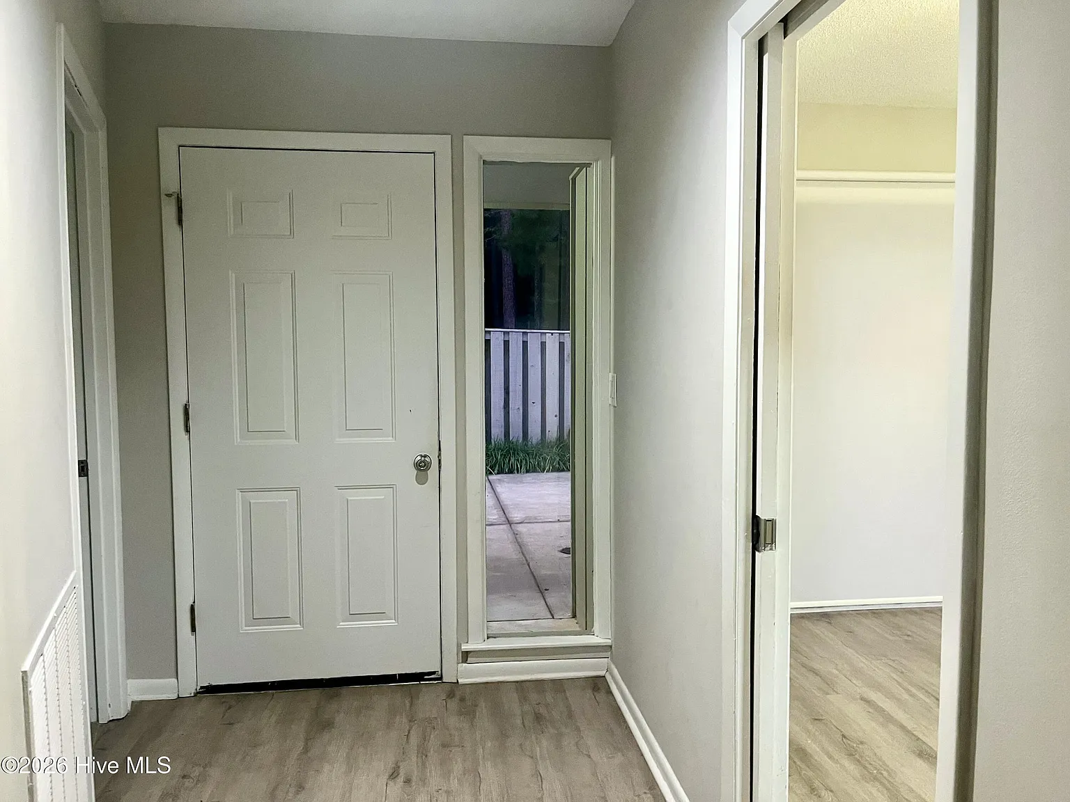 2 bed, 2.5 bath, 1556 sqft, $1,550 — Photo 4