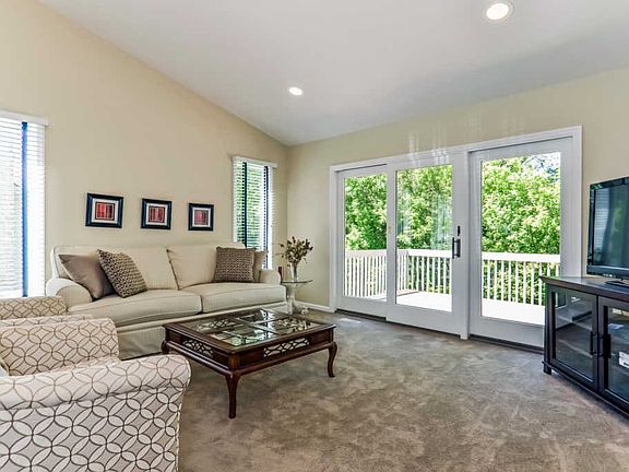 5th image of 7832 Oakmont Ct NE #35