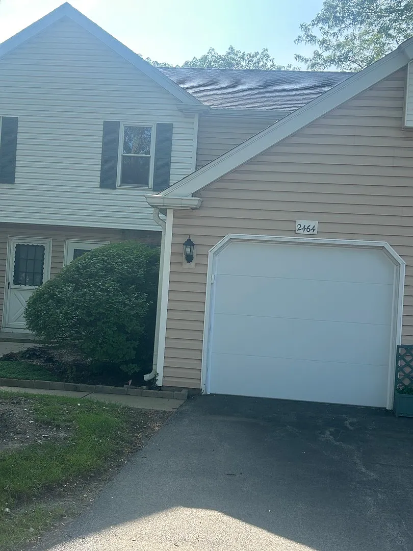 2 bed, 1.5 bath, 1018 sqft, $2,300 — Photo 1