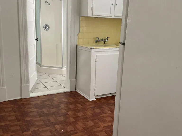 136 King St #B — Photo 7