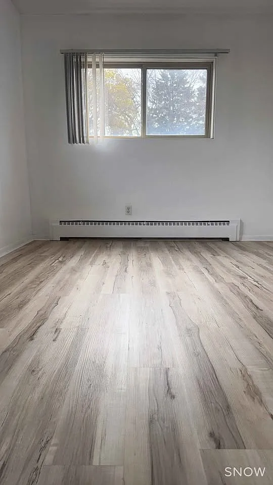 1031 Cromwell Ave — Photo 4