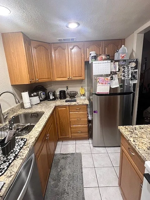 2 bed, 2.5 bath, 979 sqft, $1,275 — Photo 1