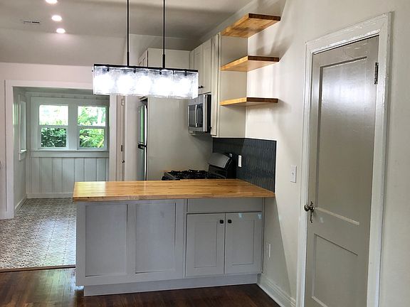 Living-room to kitchen and hallway.