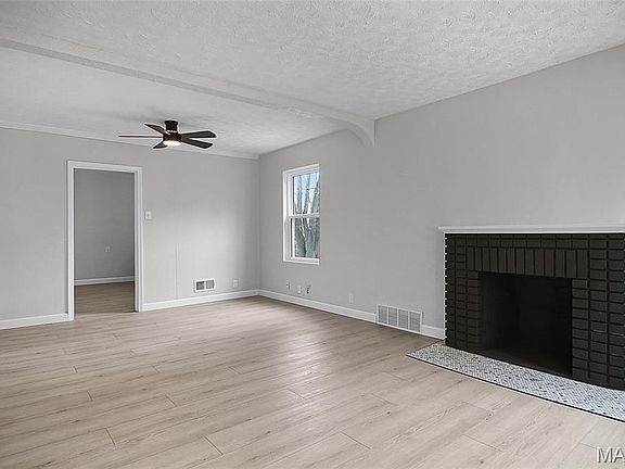 5th image of 7562 Melrose Ave