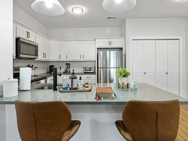 3216-3218 Gerig — Photo 8