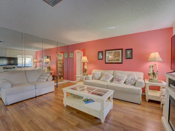 5861 La Pinata Boulevard #D-2, Greenacres, FL 33463