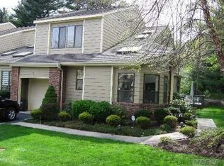 13 Whitman Ridge Dr, Melville, NY 11747