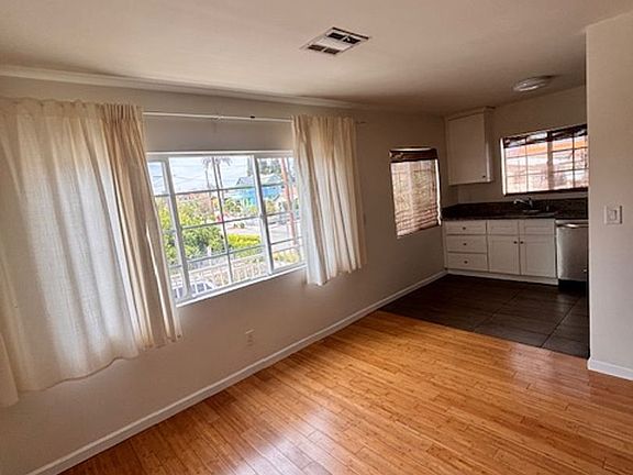 4th image of 1824-1828 Montrose St #1