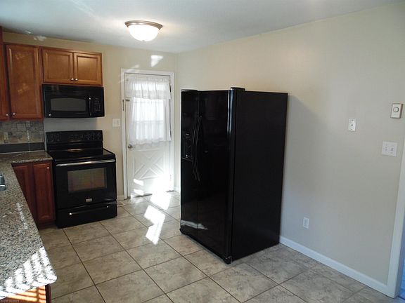 5th image of 2275 Glade Dr