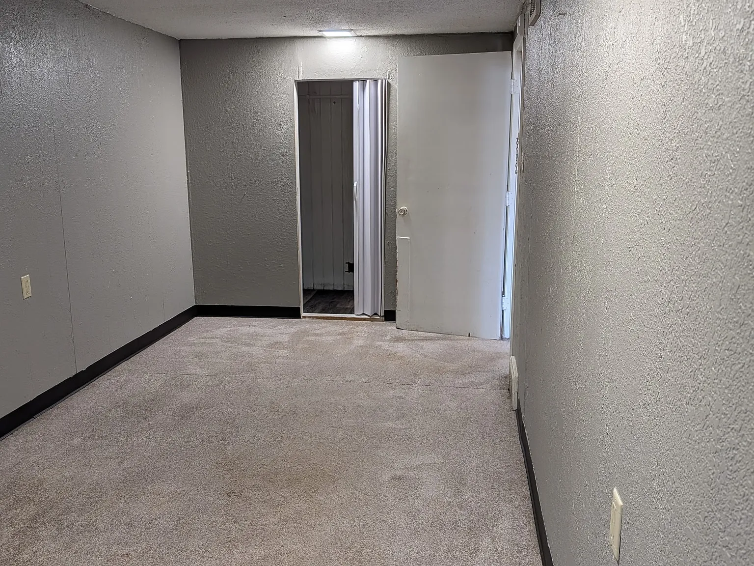 Studio, 400 sqft, $795 — Photo 3