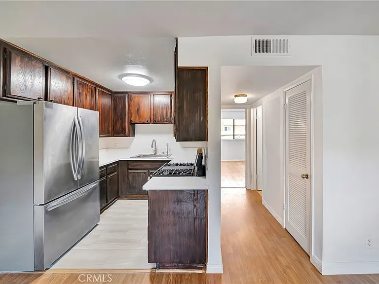 1614 E Chevy Chase Dr #2 — Photo 7
