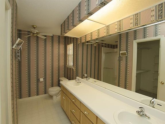 4th image of 1949 Woodbridge Dr