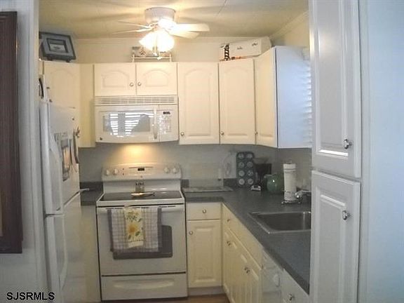 5th image of 328 W 17th St
