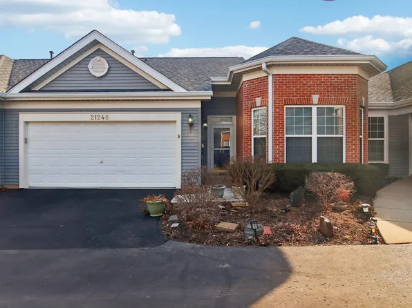 21248 Legion Lake Ct, Crest Hill, IL 60403