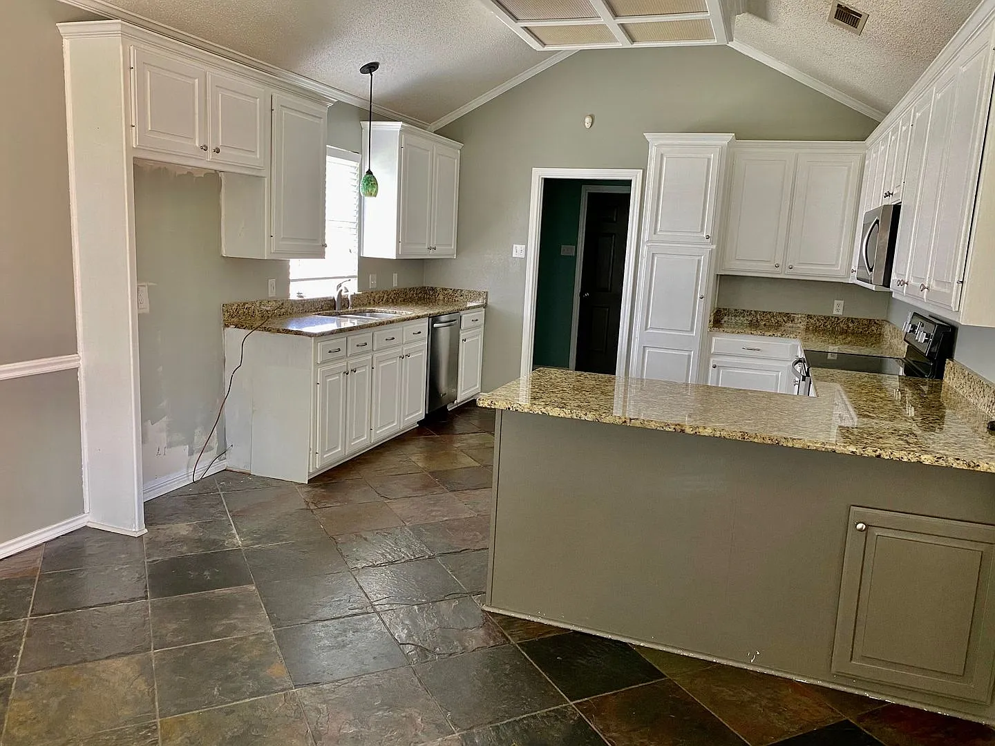 Arrowhead Estates Home — Photo 4