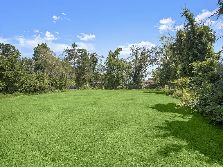 7520 Burgess Ln — Photo 30
