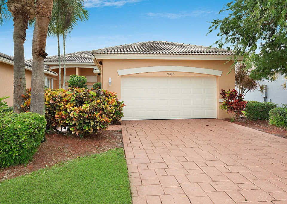 1st image of 10841 Royal Caribbean Cir