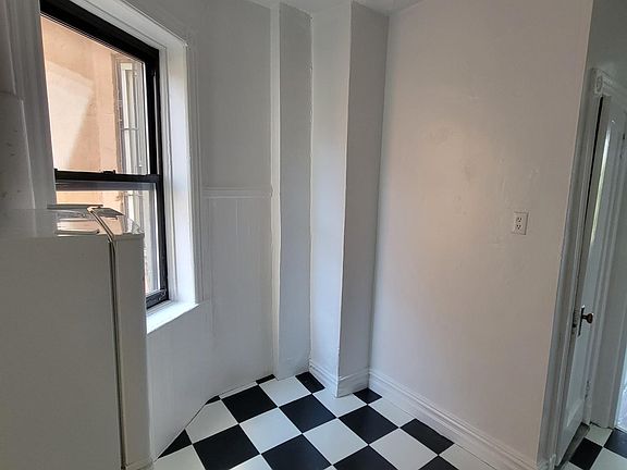 4th image of 512 E 12th St APT 20