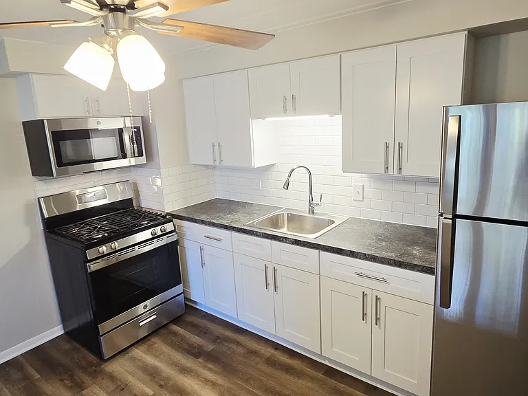 11011 - 13 South Lloyd Drive - #9 — Photo 4