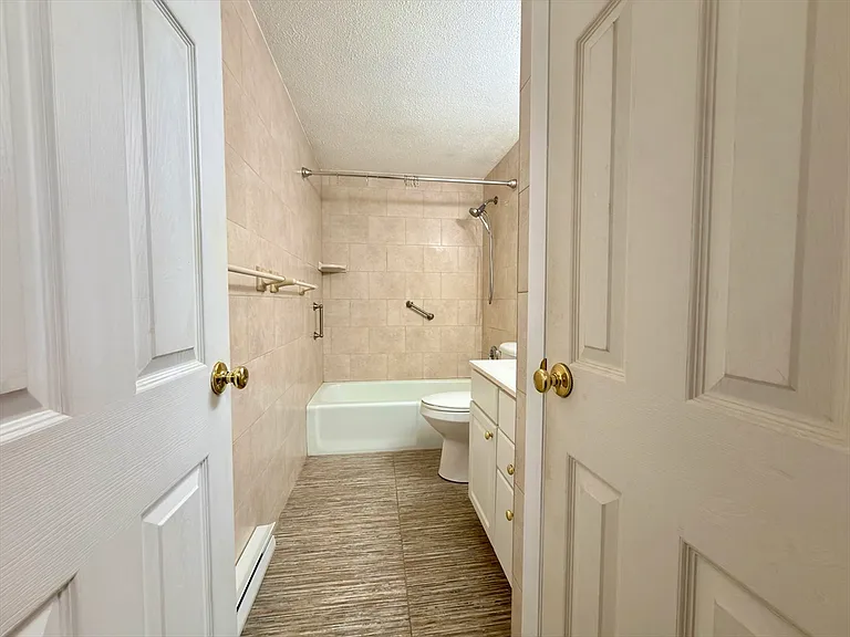 89 Pleasant St #C1 — Photo 18