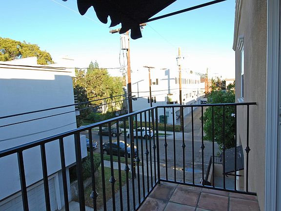 5th image of 10833 Camarillo St APT 7