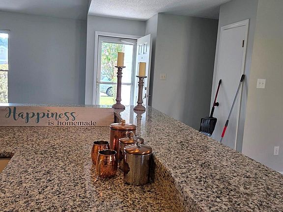 5th image of 11318 Treebark Dr