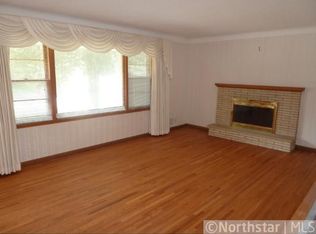 843 Sextant Ave W, Roseville, MN 55113