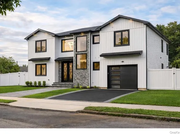 2 Radial Lane, Levittown, NY 11756