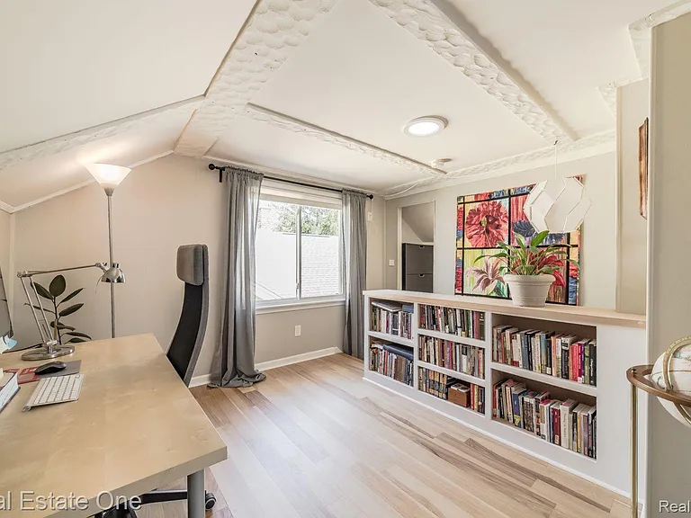 475 E Marshall St — Photo 23