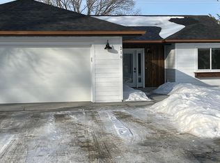 210 E Harry St, Castlewood, SD 57223