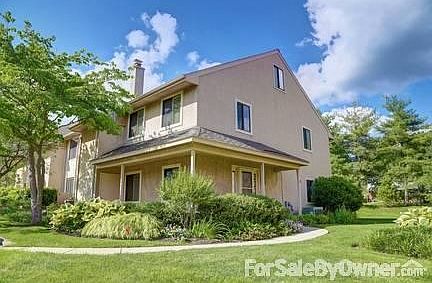 731 Wynnewood Road #12 : Condo Townhouse in a beautifully landscaped setting