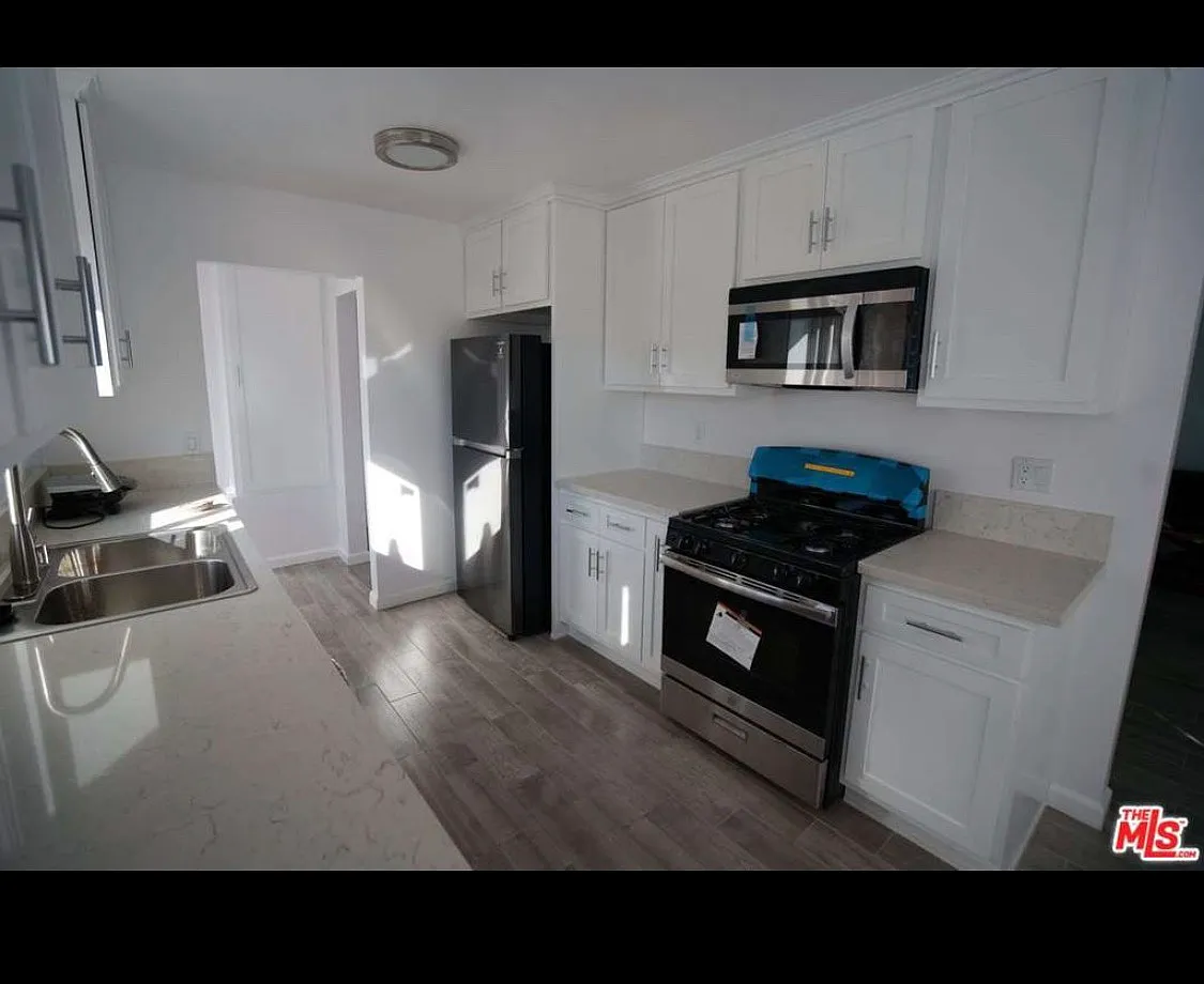 2 bed, 1150 sqft, $2,900 — Photo 3
