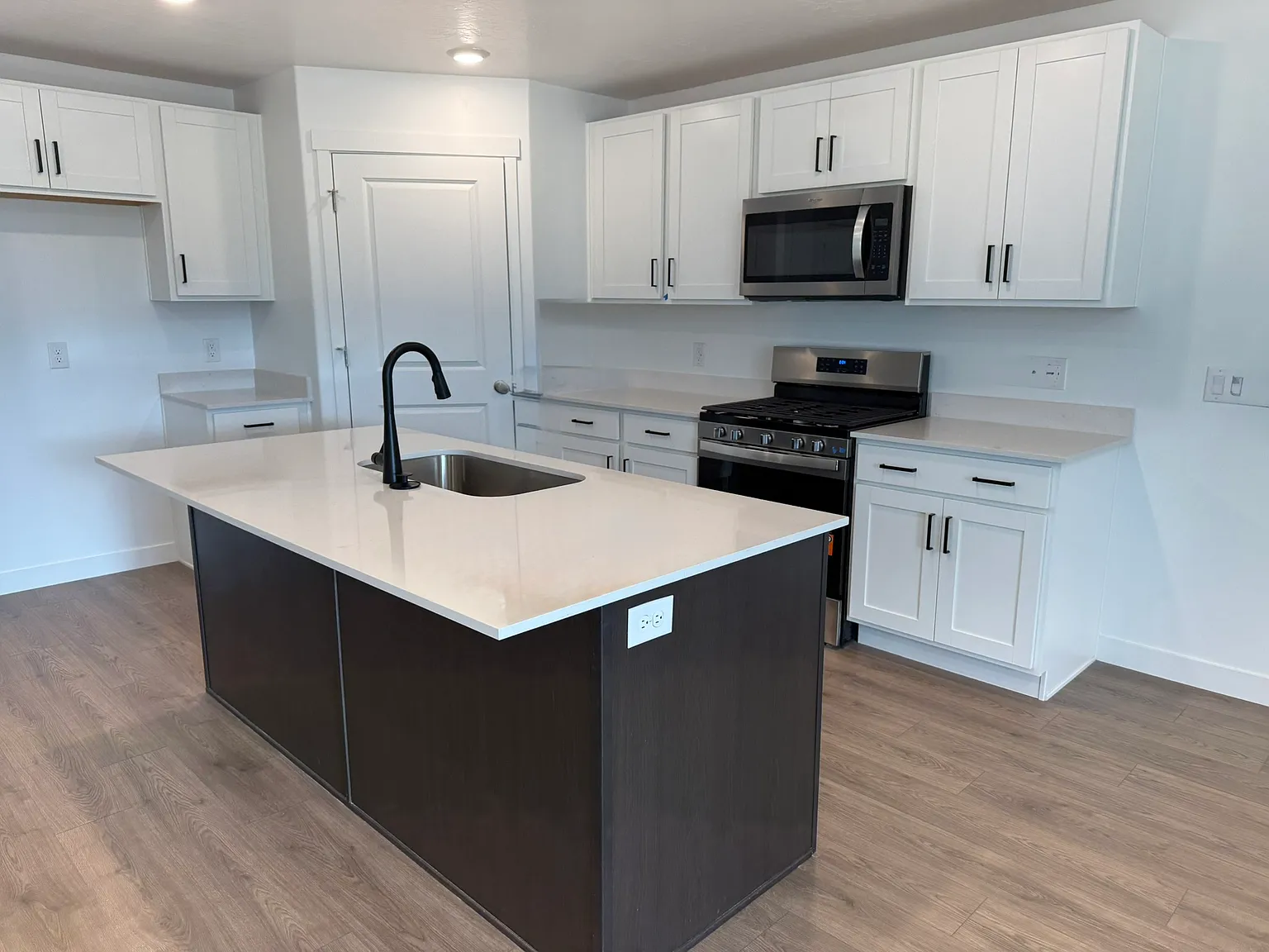 2197 Glacier Ln - BB - 1 — Photo 4